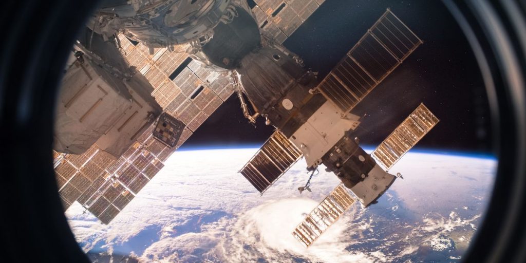 Illustration de la news AWS lance le Space Accelerator pour les startups du spatial