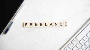 Logo de la startup De salarié à freelance : transition et stratégies pour une reconversion réussie
