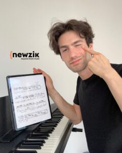Illustration de la news Newzik présente “turning pages with face gestures”