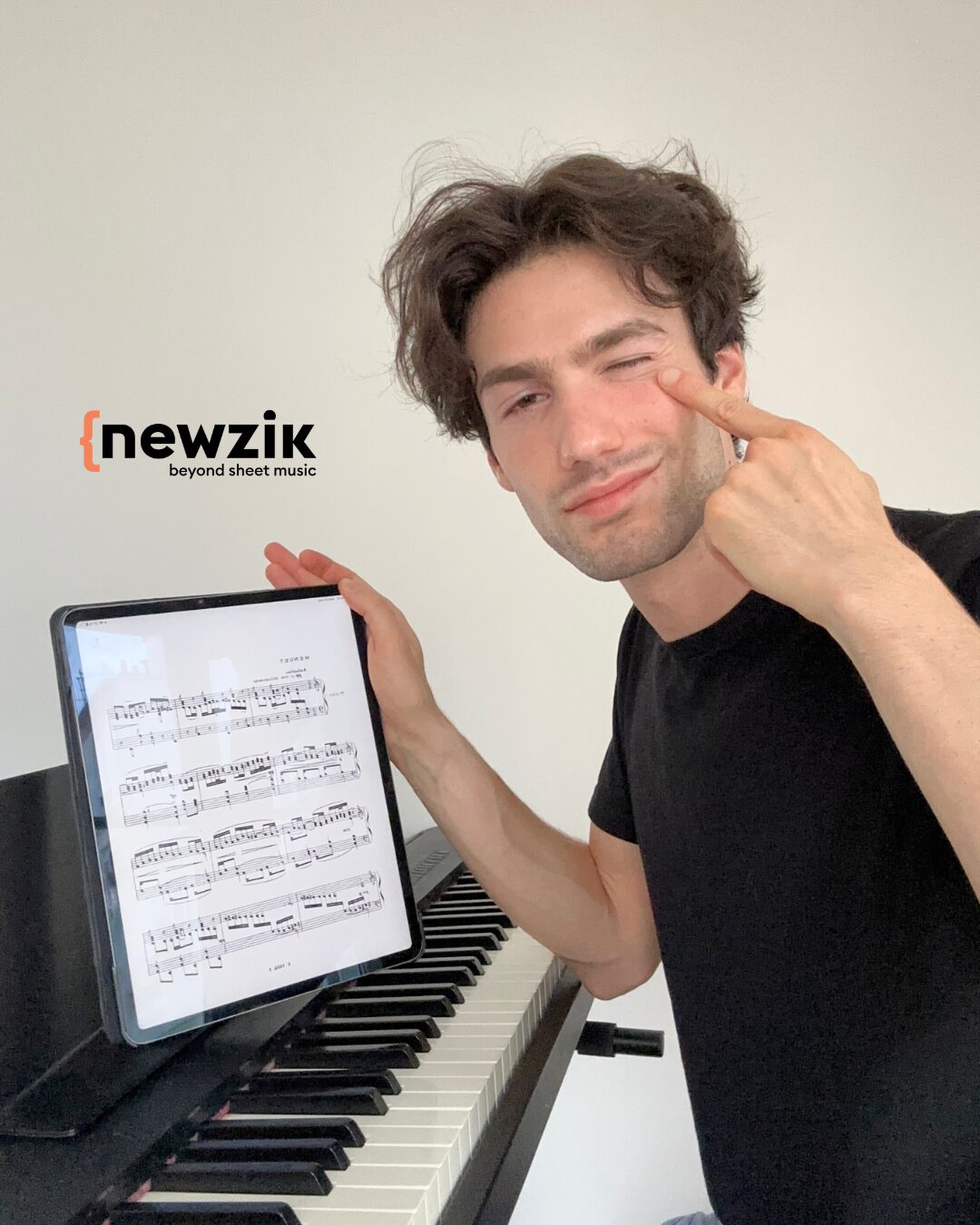 Newzik présente “turning pages with face gestures”