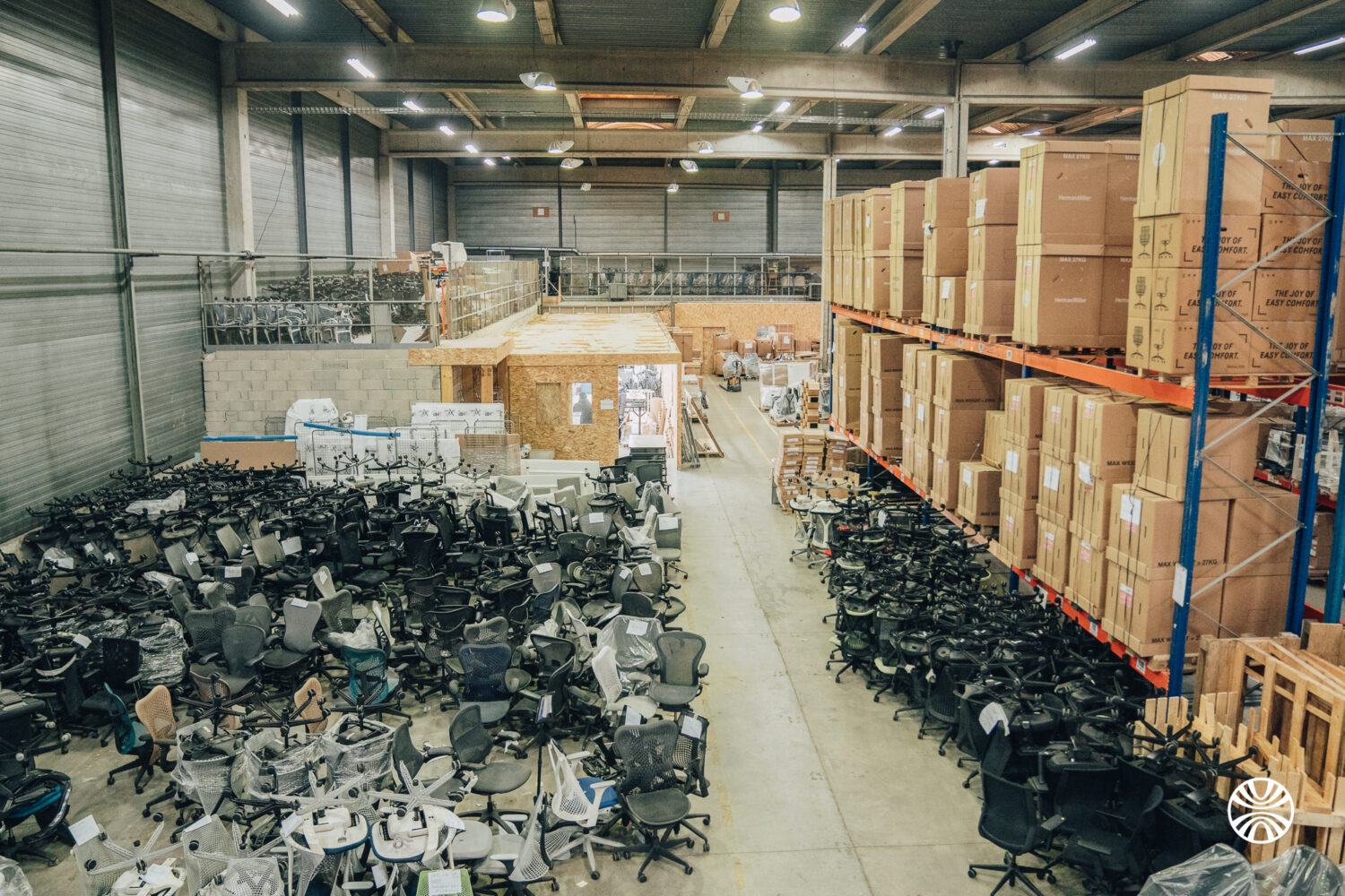 adopte un bureau a recyclé 20 000 meubles en 10 ans !