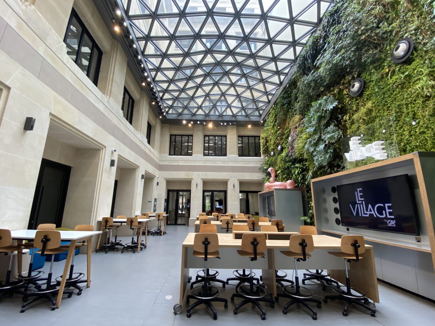Le Village by CA Paris sélectionné dans le plan « Osez l’IA »