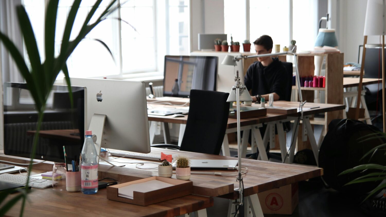 Illustration de la news Bureaux en 2025 : défis et solutions de desk booking