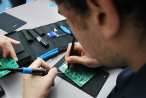 Illustration de la news The Repair Academy propose des formations pour lutter contre la pollution électronique