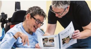 Illustration de la news Famileo Pro lance le Cahier de vie pour les résidents handicapés