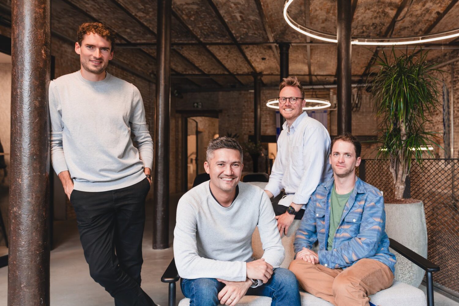 Falcon lève 1,5 million d’euros pour lancer son cabinet juridique IA destiné aux startups et PME